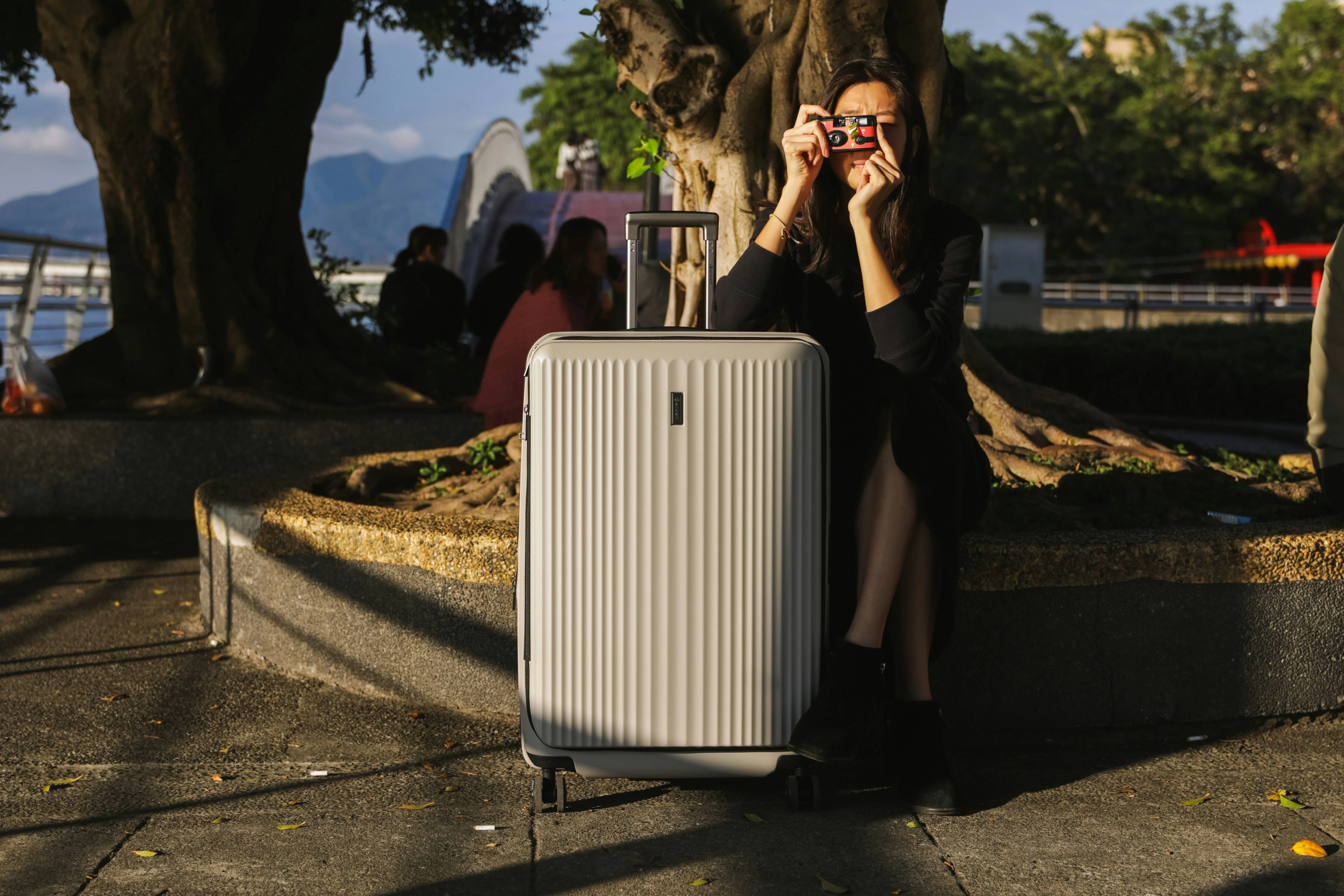 Pengiriman koper via GoSend dari mitra Storave